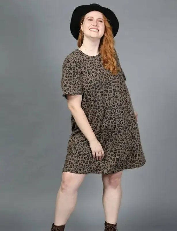 BROWN SHORT SLEEVE CREW NECK LEOPARD PRINT KNIT DRESS