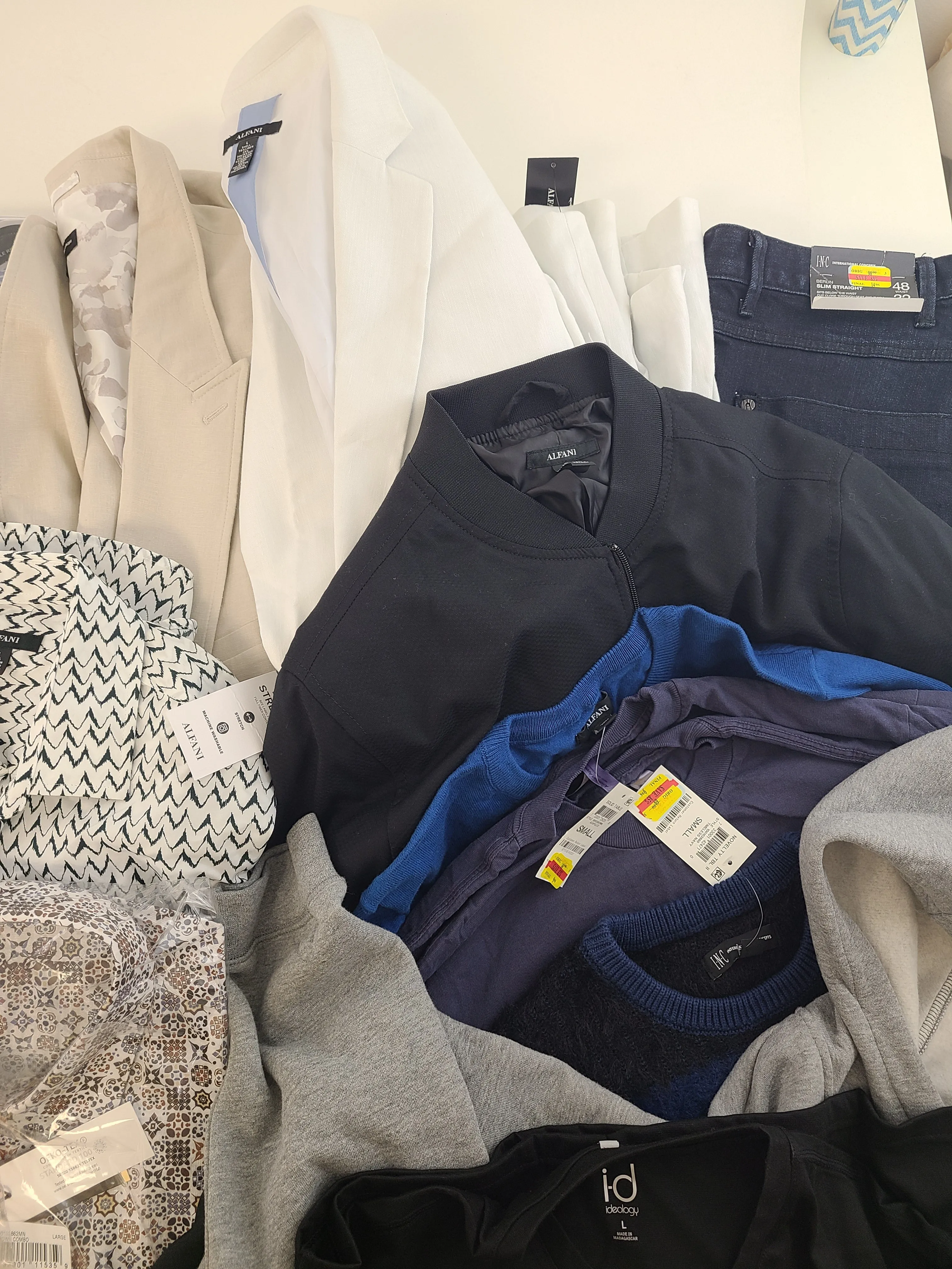 Men's Clothing Wholesale Lot Michael Kors, Polo Ralph Lauren, Calvin Klein, Adidas, American Apparel, Alfani, Club Room and more, 25 Units, Shelf Pulls, MSRP $1,605.49