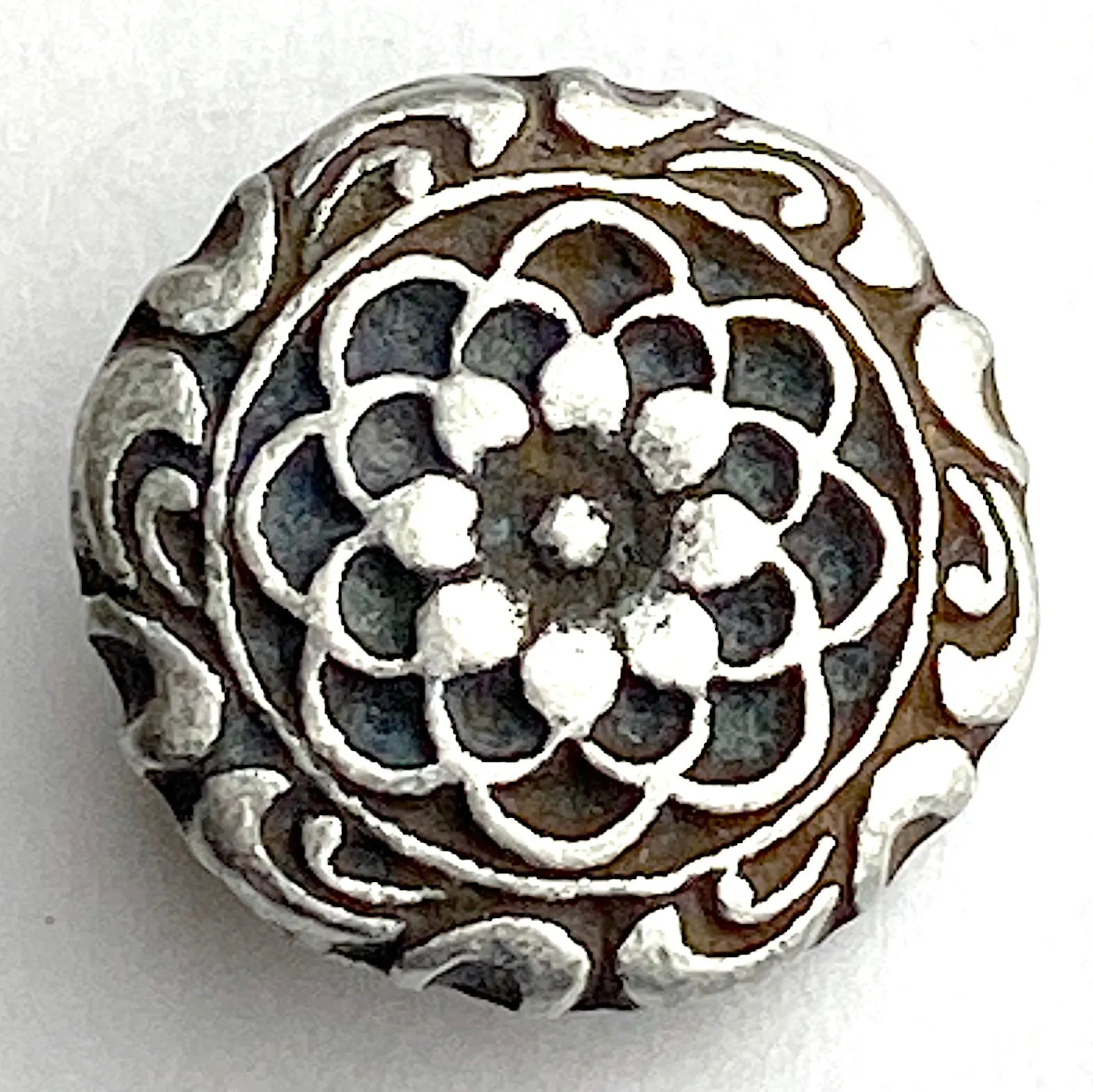 Pewter Flower Button, 11/16"   #SW-242